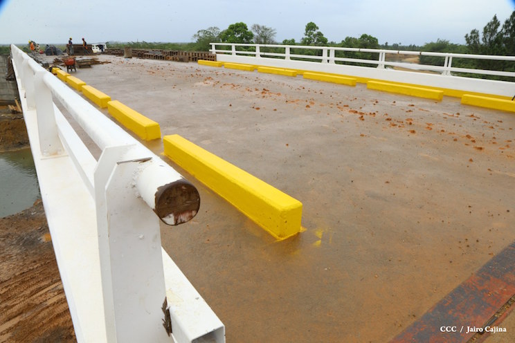 Gobierno Sandinista avanza construcci&oacute;n de v&iacute;as de acceso a Puerto Cabezas en el Caribe Norte